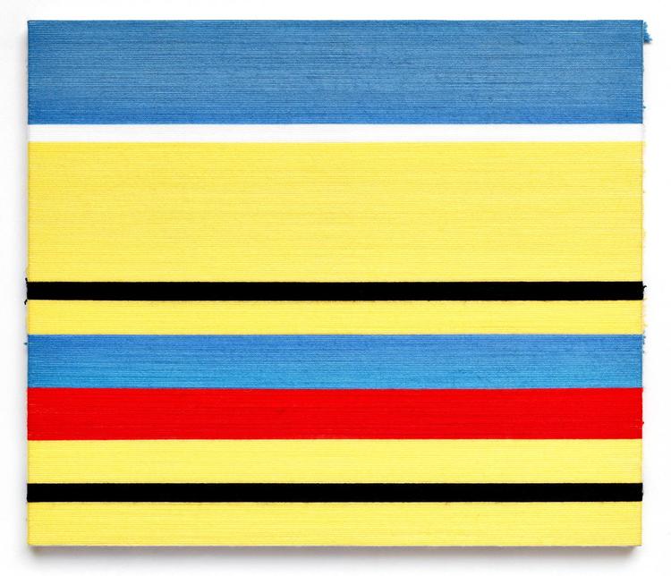 STRAMT. Striberne i Rosemarie Trockels ’Yellow Mood’ fra 2013 ligger skarpt og stramt, men når man kommer helt tæt på, kan man se, at de udgøres af garntråde.  Trockel/Courtesy Sprüth Magers Bildupphovsrätt 2018