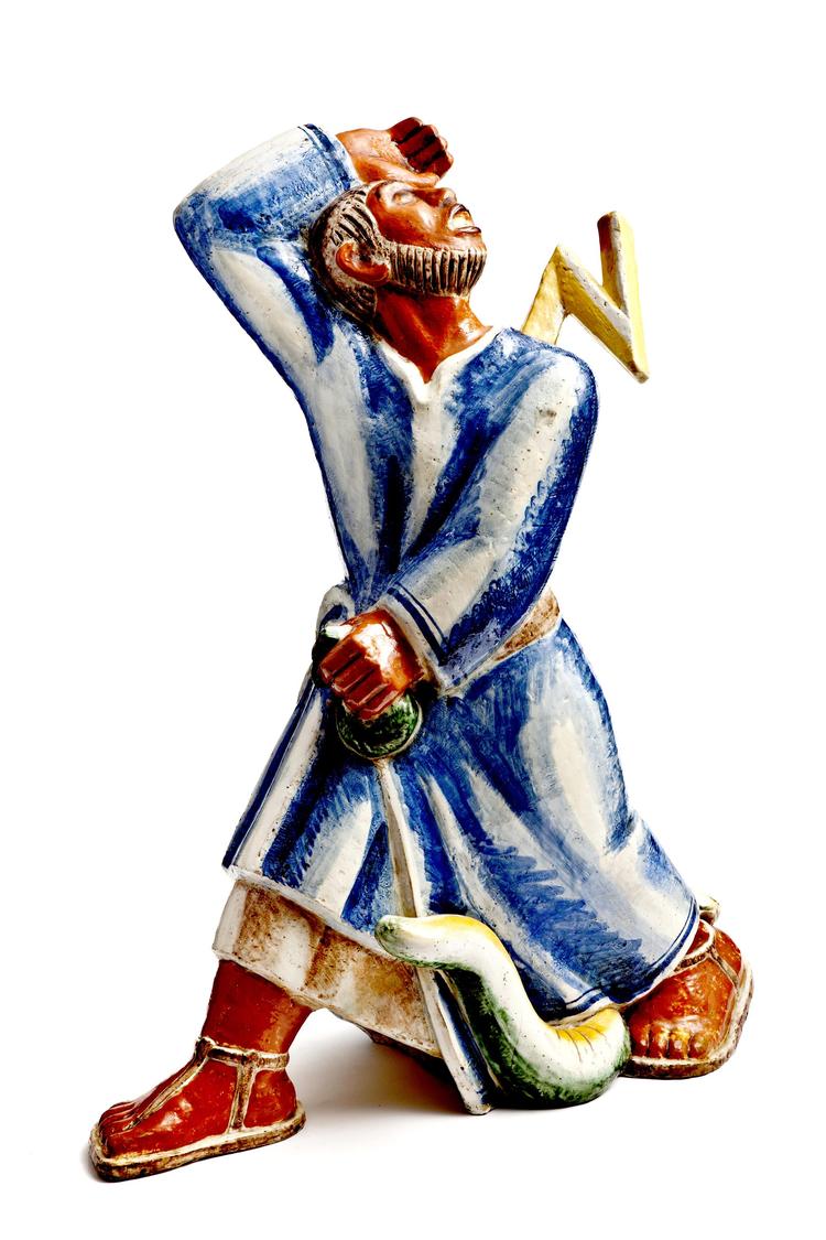 Judas og Lynet. Jais Nielsen vendte flere gange tilbage til Judas-figuren i sine værker. I denne smukke version fra 1935  er Judas i selskab med den falske slange og bevæger sig af sted med en pose penge i hånden, indtil han pludselig lammes af  Herrens lyn. Ole Akhøj