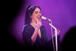 Countrystjernen Kacey Musgraves tog Vega med storm. Stilig, men sød og selvironisk og helt regulært glad over den varme modtagelse. Foto: Emma Sejersen Emma Sejersen