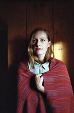 På sit nye album,  ’Goners’, synger Laura Gibson om tab, sorg og savn. Ikke mindst af hendes far.  Pr-foto
