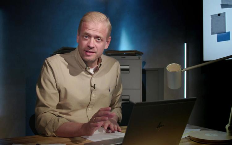 Jacob Kragelund er vært på 'Kontant', der ikke er bleg for at ligne en krimiserie. Foto: Jens Kolding/DR