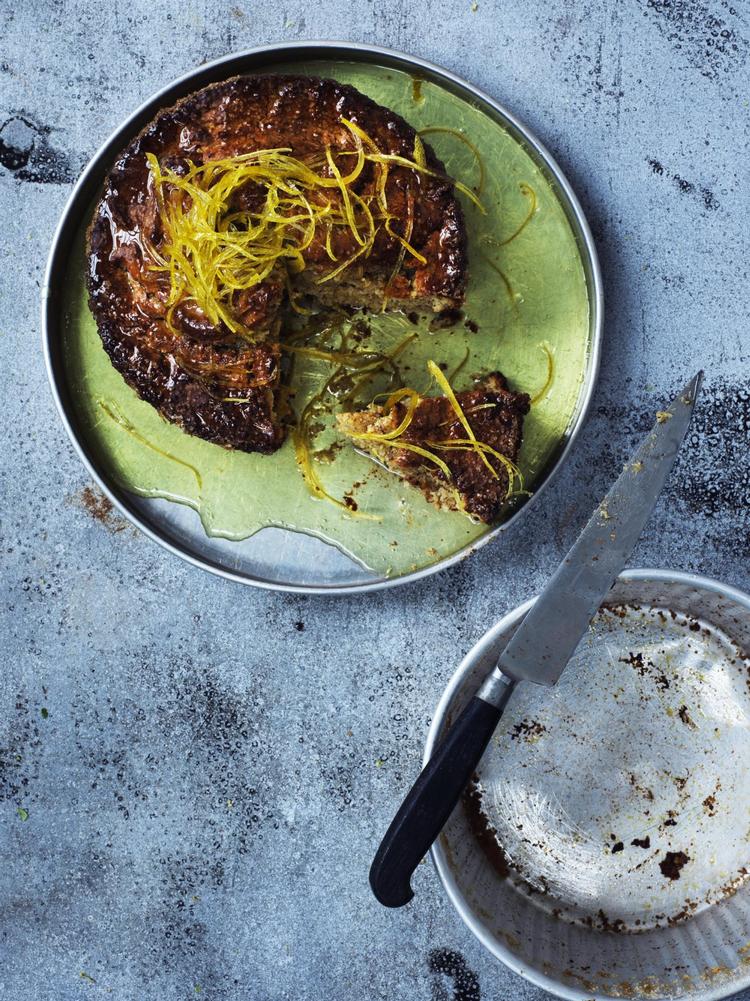 Citronkagen kan spises lun eller kold og holde sig en lille uges tid uden at blive kedelig. 