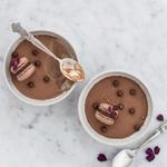 Den chokoladesøde variant af den populære, italienske dessert er så simpel og silkeblød, at det næsten er for godt til at være sandt. 