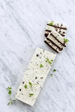 Glem alt om kunstig pebermyntesmag. Mynteisen her smager af frisk mynte, af forår ... og af mere! 