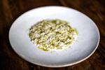 Den italiensk-nynordiske fusion 'Brace' er en af fire danske nominerede i konkurrencen. Her er en Risotto med blomkålscreme, der var et af højdepunkterne, da Politikens anmelder for nyligt kiggede forbi. 