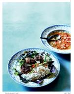 Grillede deller er kendt i både Nord- og Sydvietnam, og sammen med nudler, sprød papaya og salat giver de forskellige konsistenser fuld tilfredshed i munden. 