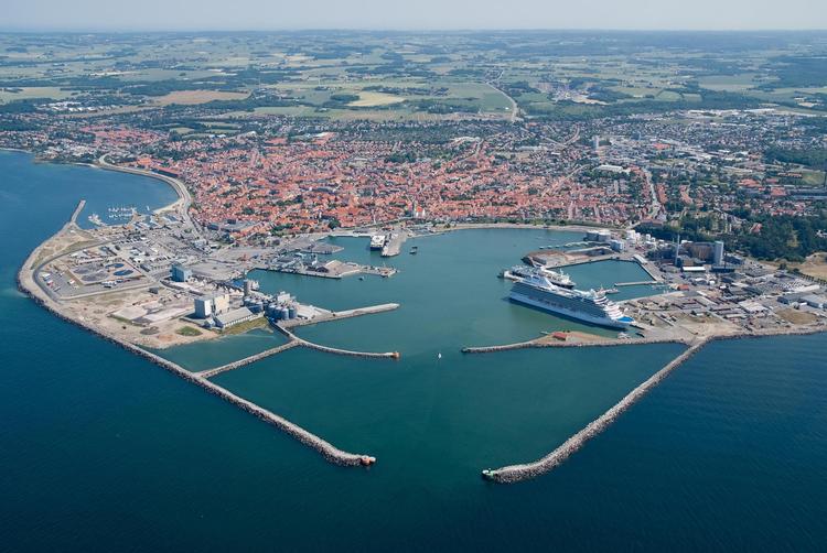 Russerne kommer alligevel ikke til Rønne Havn, svenske Karlshamn får lov til at blive basishavn for gasprojektet Nordstream 2. 