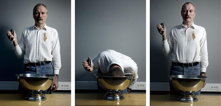 FUP. »Vanskelige pletter kan fjernes ved at komme hovedet ned i varmt vand og sætte mælkeskummeren i gang et øjeblik«, står der i brugsanvisningen til Kvickly xtra'smælkeskummer. Det passer ikke. 