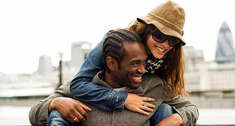 Forelsket-par_web_-hammondo