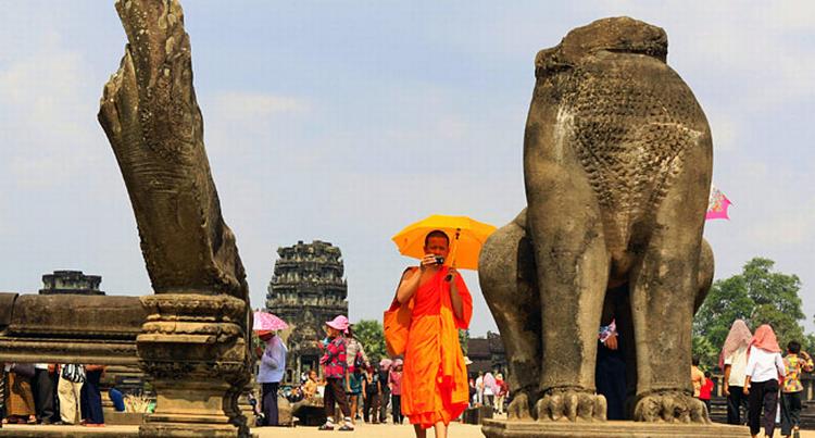 Indgang til Angkor Wat_Cambodja_web_HENG SINITH_AP