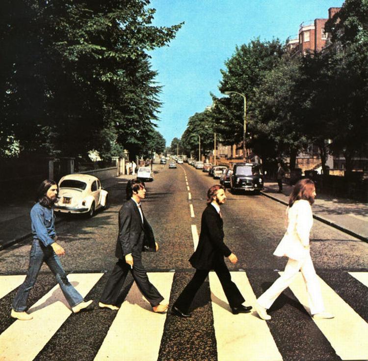 kulturarv. Du kan nå det endnu, hvis du vil se det berømte fodgængerfelt fra Beatles' album 'Abbey Road'. Nu er det nemlig erklæret bevaringsværdigt, lige som studierne i Abbey Road, hvor mange Beatles-sange blev indspillet. 