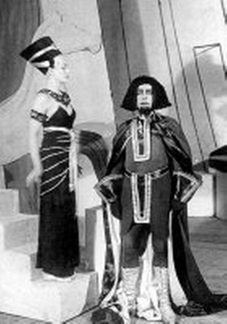 Potifar og hans kone i Kjeld Abells scenografi. Det Kgl. Teater 1931 