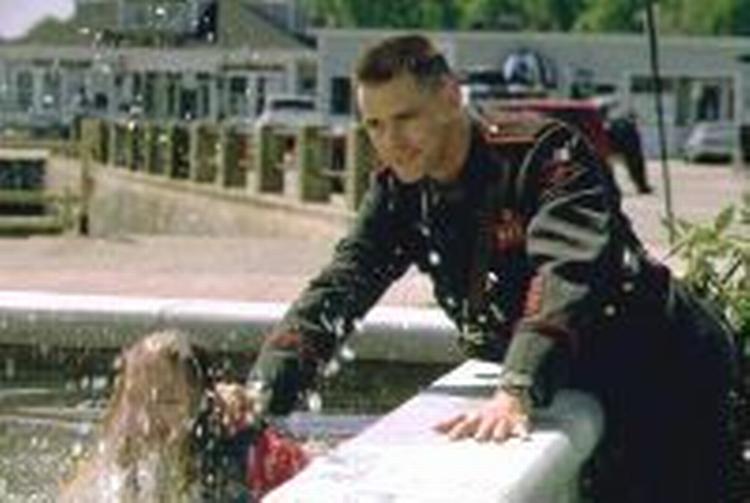 Sig det så: Du er flot i uniform, hr. Carrey. Foto fra filmen 