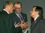 Den svenske statsminister Persson (i midten) med Frankrigs præsident Chirac (t.v.) og Portugals premierminister Guterres. Foto: AP 