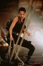 Lara Croft lever det hurtige, smarte liv. Foto fra filmens hjemmeside. 