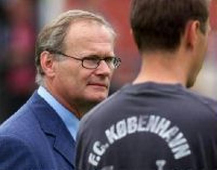 FCK-træner Kent Karlsson skal nok få rynker i panden, hvis hans hold skal møde Lazio. Foto: Jens Dresling 