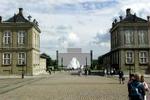 Billedmanipulation. Det ny operahus sat ind i sammenhæng med resten af bybilledet. Set fra Amalienborg slotsplads. Foto: Morten Langkilde <a href="Http://www.politiken.dk/upload/Andet/ona1x.jpg" target="_blank">Klik for at se stort foto</a> 