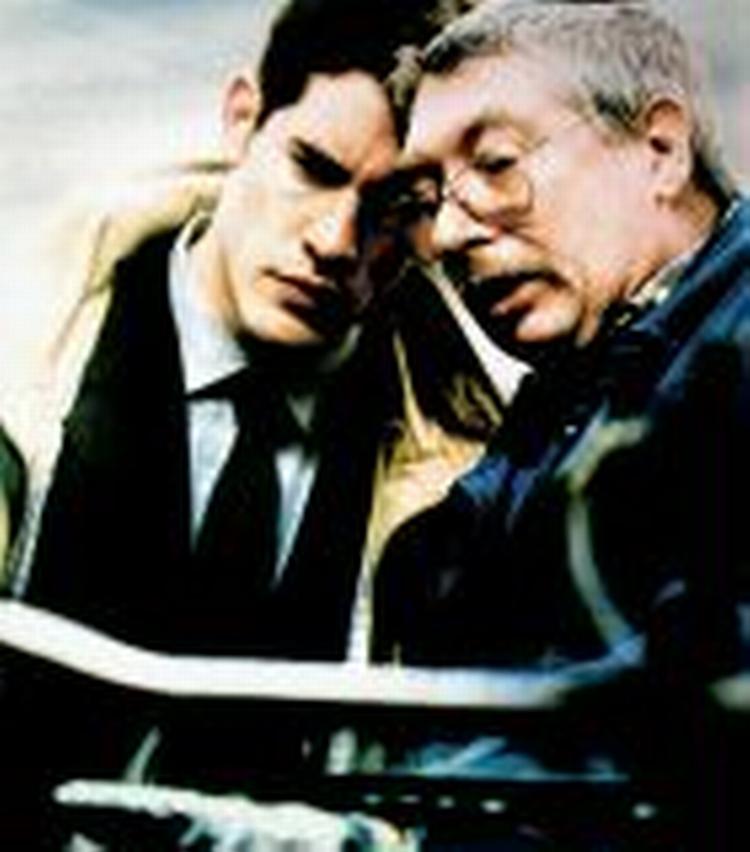 Sønnen Franck spilles af Jalil Lespert, den eneste regulære skuespiller i filmen. Faderen af Jean-Claude Vallod. Foto fra filmen. 