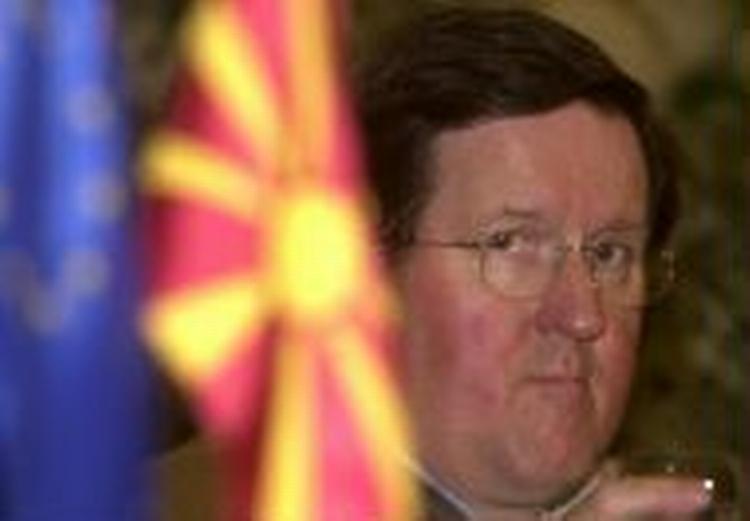 NATOs generalsekretær Lord Robertson. Foto: AP 