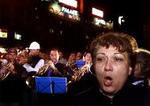 Orkester og kor drog sent i aftes til Københavns Rådhusplads og som en protest gav en improviseret koncert. - Foto: Finn Frandsen 