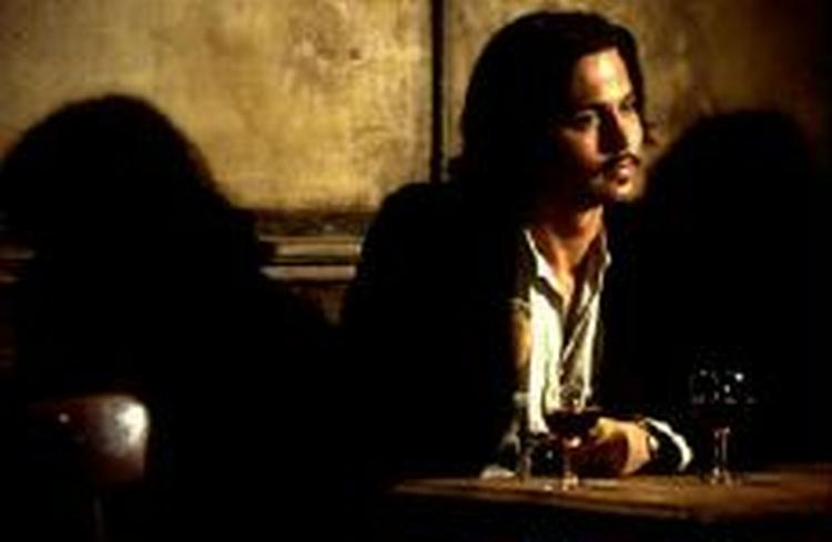 For flittige JOhnny Depp må man håbe, at det varer rigtig længe inden han igen falder for så en romantisk selvspejling i sigøjneren César. - Foto: United International Pictures. 