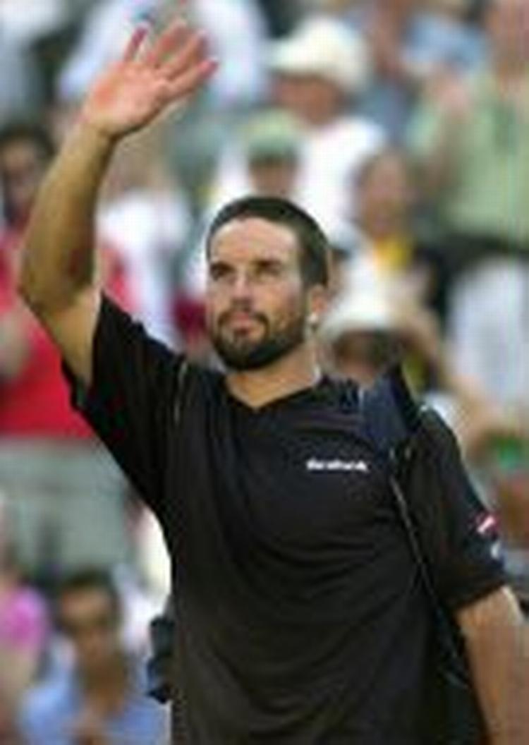 Sampras fejede den australske Wimbledonfinalist Patrick Rafter af banen. - Foto: AP 