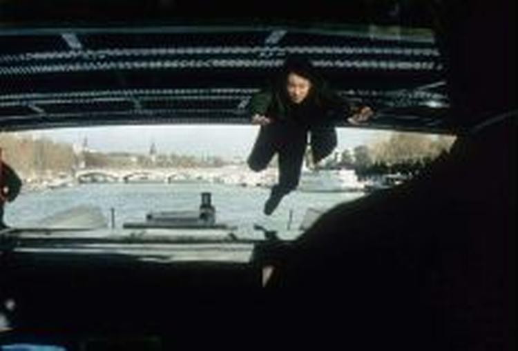 Den asiatiske stjerne, skuespilleren og kampsportatleten Jet Li slår, sparker og springer sig gennem filmens sparsomme handling. - Foto 20th Century Fox. 