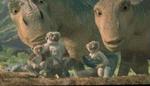 Lemur-halvaberne leverer løjerne, men 'Dinosaurerne's grundlæggende problem er, at den vil ligne realfilm og dermed bryder den eventyrkontrakt der er mellem filmen og publikum. 