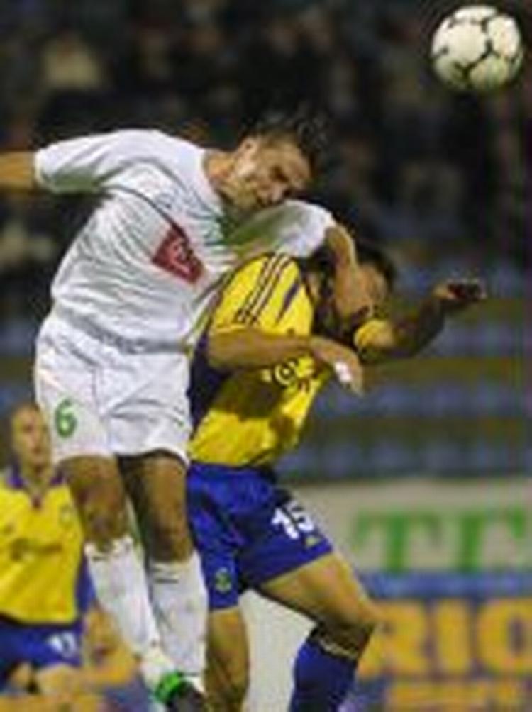 Ruben Bagger taber her en duel, men scorede og var atter stærkt spillende. - Foto: AP 