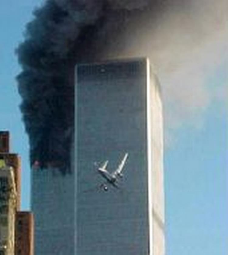 'Det andet fly så grangiveligt levende ud, galvaniseret med ondskab og fuldstændig fremmedartet.' - Foto: AP 