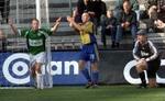 Auri protesterer, da Steffen Højer scorer med hånden. - Foto: Lars Poulsen 