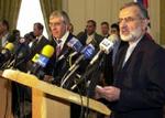 Den britiske udenrigsminister Jack Straw (t.v.) til pressemøde med sin iranske kollega Kamal Kharrazi i Teheran. - Foto: AP 
