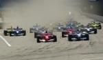 Michael Schumacher fører feltet an ved starten på det amerikanske grand prix. - Foto: AP 