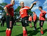 Thomas Gravesen (t.h) er klar til kamp mod Island på lørdag. Det er Claus Jensen (t.v) til gengæld ikke. Han er fortsat skadet. - Arkivfoto: Morten Bjørn Jensen 