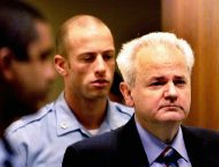 Anklagerne mod Slobodan Milosevic vil fra næste uge udover Kosovo og Kroatioen også omfatte Bosnien. - Foto: AP 