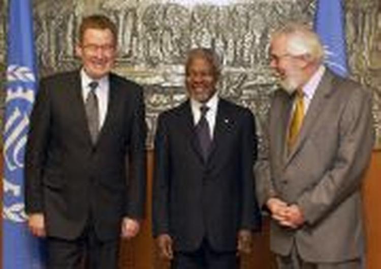 Nyrup og Annan mødtes torsdag i Geneve. - Foto: AP 