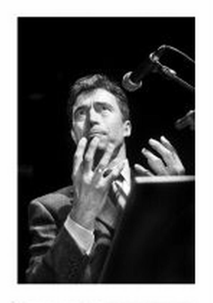 Anders Fogh Rasmussen (V) under duellen. - Foto: AP 