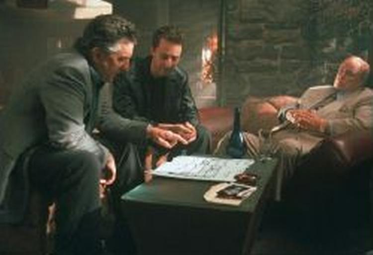 Robert de Niro er den kriminelle Nick, der fristes af gangsterbossen Max, Marlon Brando. Edward Norton spiller medhjælperen Jack. - Foto: Paramount Pictures. 
