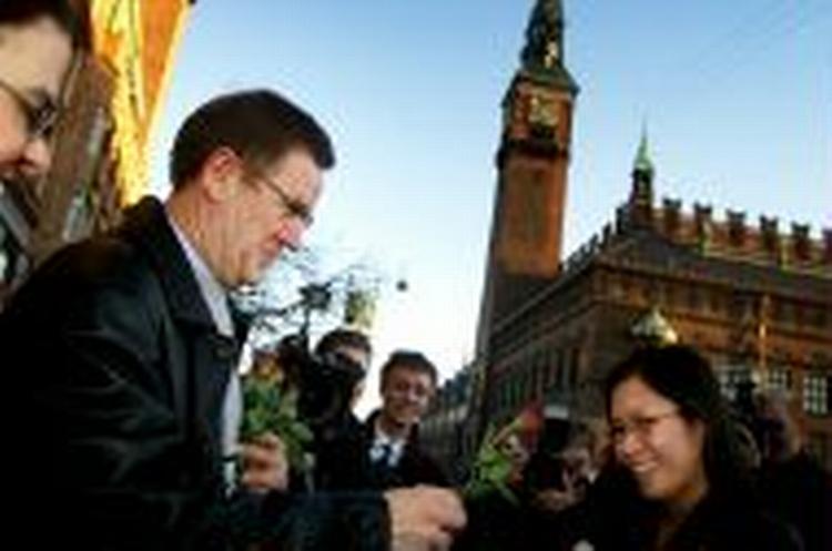 Poul Nyrup Rasmussen måtte modere påstande leveret i den absolut sidste del af valgkampen. Foto: Jens Dresling 