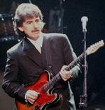 George Harrison under en koncert i London i 1995. - Foto: AP 