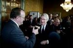 Overborgmester Jens Kramer Mikkelsen siger farvel til Hans Thustrup Hansen. - Foto: Jan Grarup 