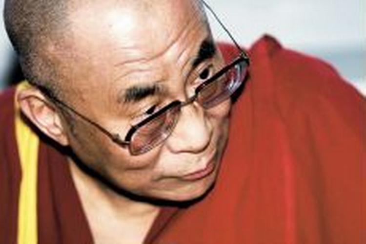 Filmens portæt af Dalai Lama tegnes på ærbødig afstand. - Foto: Morten Bjørn Jensen. 