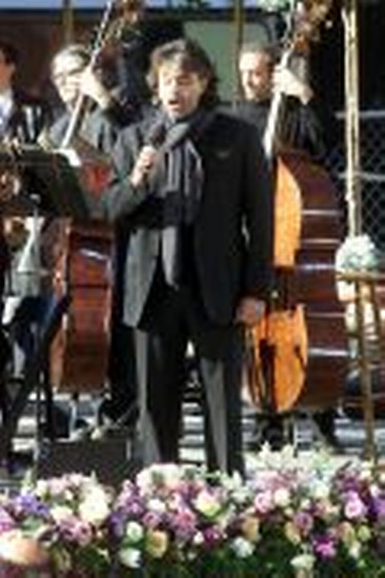 Den italienske tenor Andrea Bocelli storsælger operaplader. - Foto: AP 