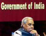 Indiens premierminister Atal Bihari Vajpayee afviser, at landet vil i krig med Pakistan - Foto: AP 