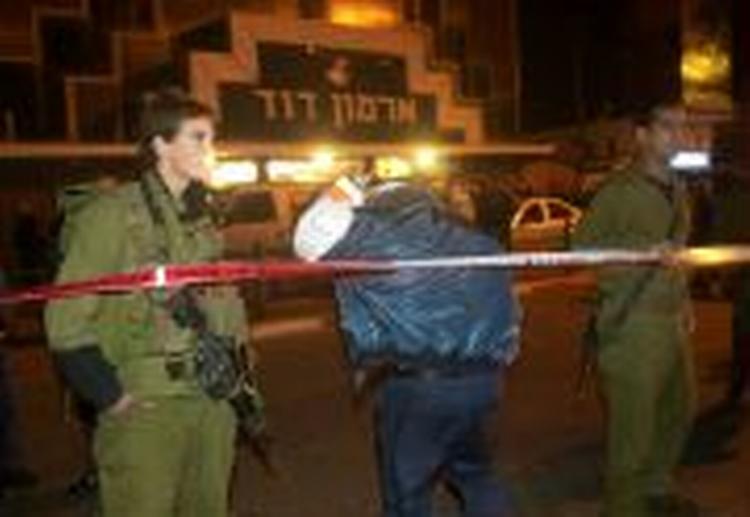 Israels politi afspærrede området efter selvmordsaktionen. - Foto: AP 