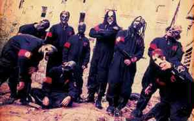 Slipknot ser drabelige ud, men i Valby viste de sig at være så voldelige og voldsomme som en snotklat. 