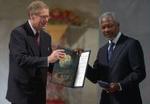 FN's generalsekretær Kofi Annan fik bl.a. Nobels fredspris for sit initiativ til en aids-fond. Men det kniber med donorer. - Foto: AP 