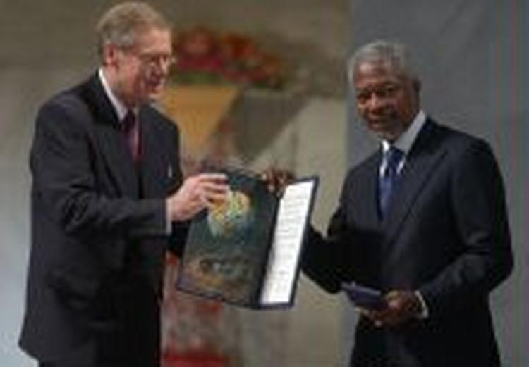 FN's generalsekretær Kofi Annan fik bl.a. Nobels fredspris for sit initiativ til en aids-fond. Men det kniber med donorer. - Foto: AP 