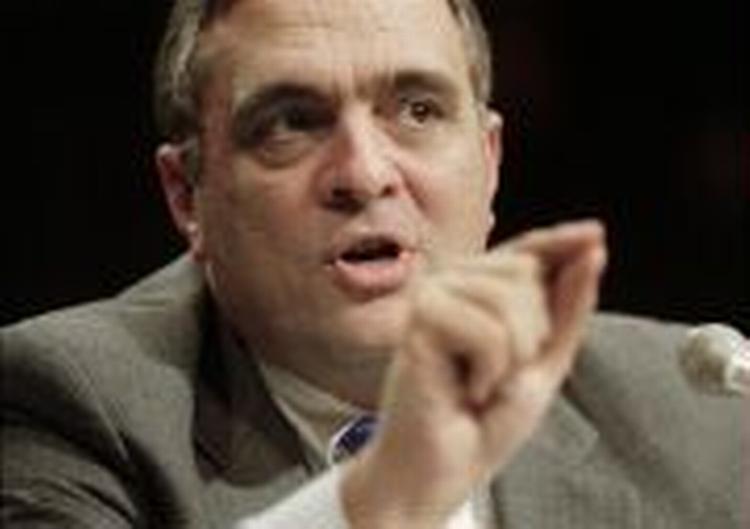 CIA-chefen George Tenet var onsdag under kraftig beskydning, da Senatets efterretningsudvalg udspurgte ham om terrorangrebet 11. september og »ondskabens akse«. - Foto: AP 