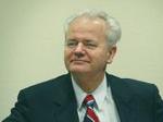 Milosevic smiler under onsdagens retsmøde i Haag. - Foto: AP 